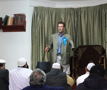 John Hayward addressing Abu Bakr Masjid in Cambridge